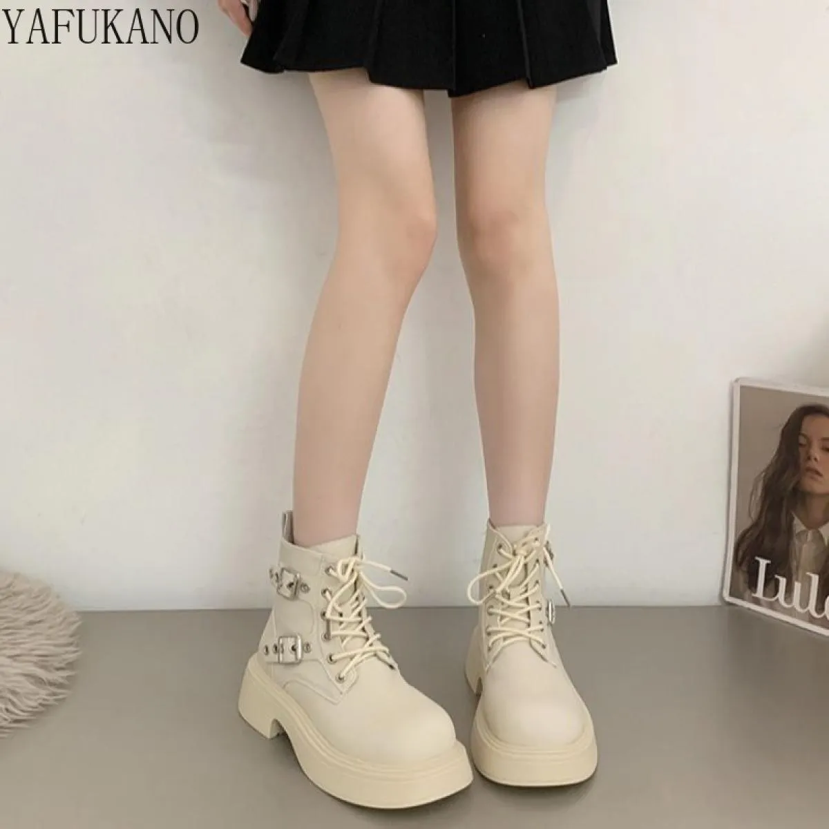 Stivali da moto con suola spessa stile britannico Donna 2023 Nuovi stivali corti con lacci con tacco grosso Stivali con plateau